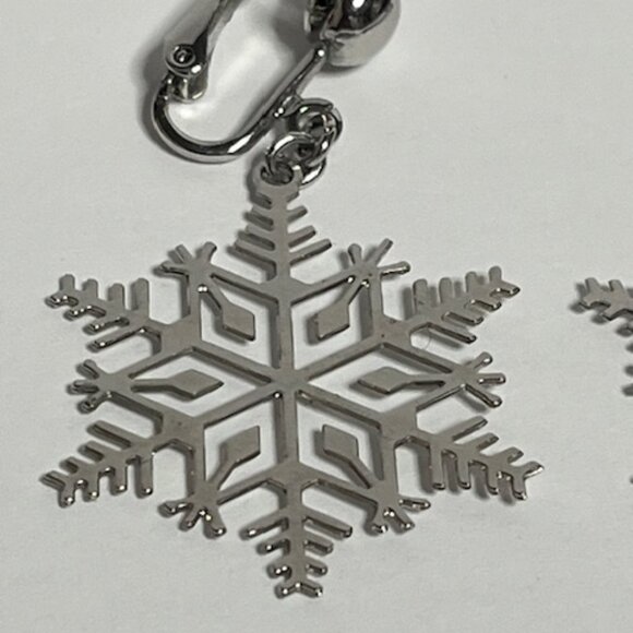VTG AVON Silver-Tone Snowflake Dangle Clip-On Earrings Winter Christmas - Picture 3 of 10